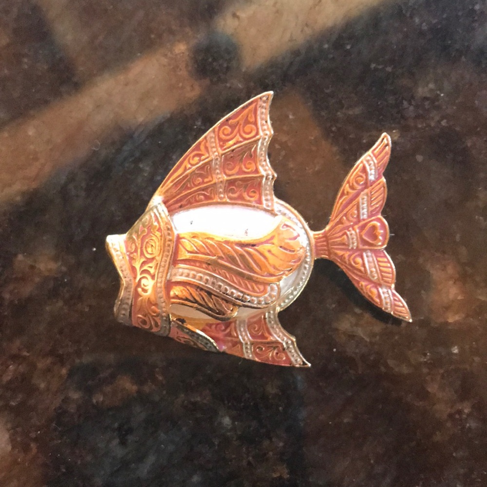 Blowfish Tri color pin🌺